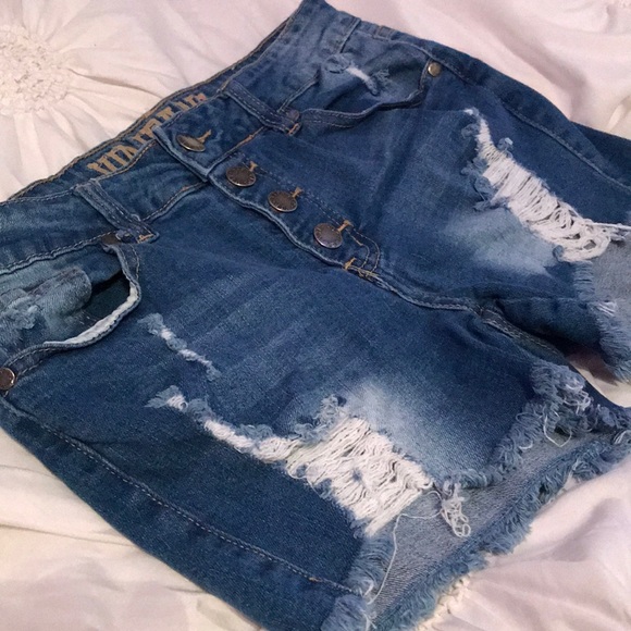 Shorts - Picture 3 of 10